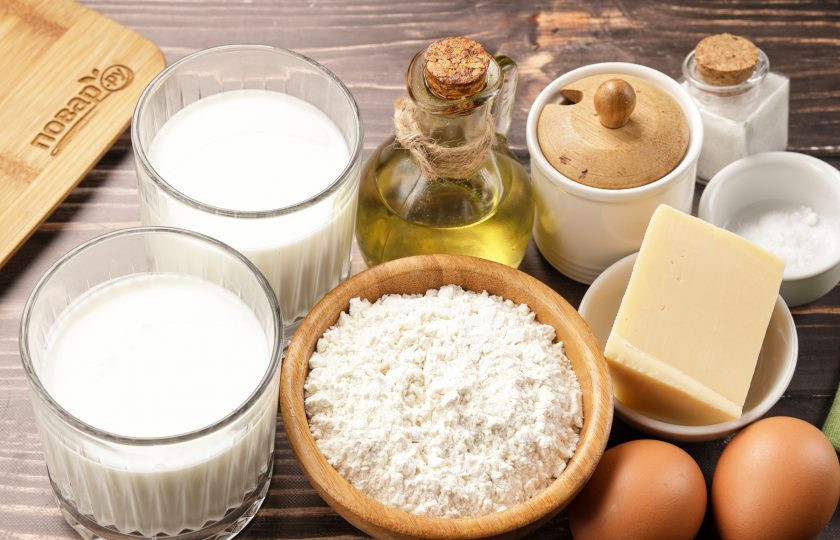 1. Этап. Блины на кефире с сыром: Подготовьте все ингредиенты по списку.