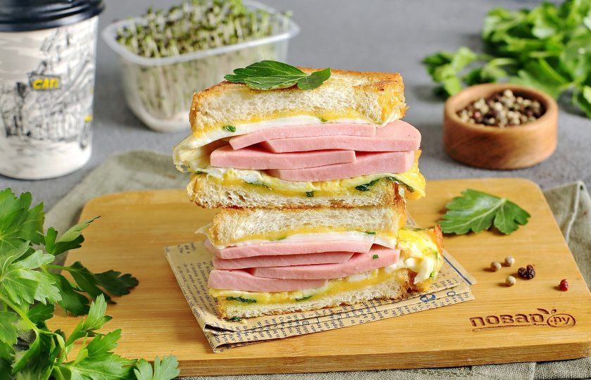 1. Этап. Португальский завтрак: Португальский завтрак готов. Подавайте в горячем виде. Чтобы удобнее было есть, можно разрезать сэндвич пополам. Приятного аппетита!