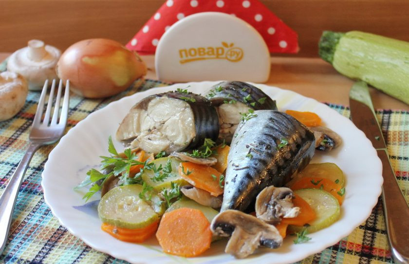 1. Этап. Скумбрия с овощами в пароварке: Скумбрия с овощами на пару готова. Полезное, диетическое блюдо подавайте к столу в теплом виде.