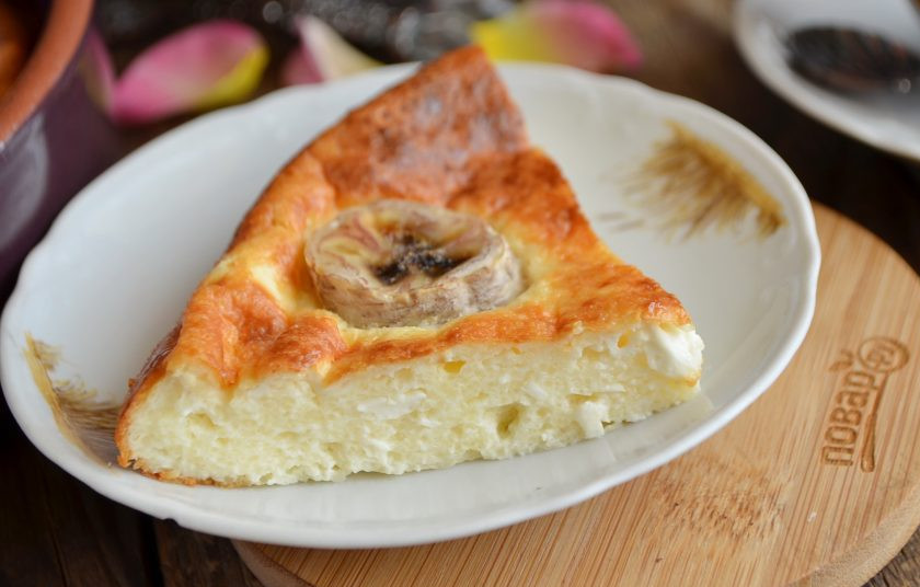 1. Этап. Творожная запеканка с бананами: Запеканку остудите и порежьте на кусочки. Приятного!