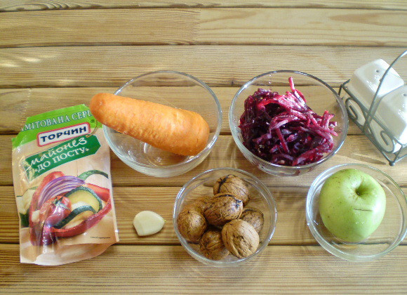 1. Этап. Овощной салат Здоровье: 1. Приготовим продукты. Все овощи очистить. Свеклу тонко нарезать соломкой.