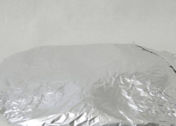 1. Этап. Баранина в мультиварке Редмонд: Заверните в 2 слоя фольги.