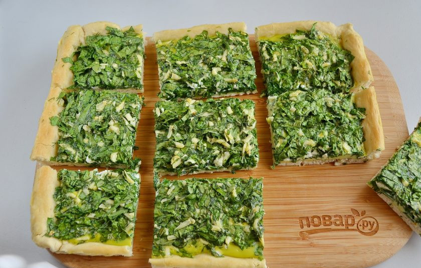 1. Этап. Пирог со шпинатом и укропом: Снимите его с пергамента, порежьте квадратиками и пробуйте!
