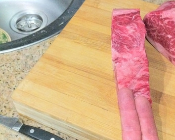 1. Этап. Говядина на мангале: Каждый кусок должен быть не толще двух пальцев.