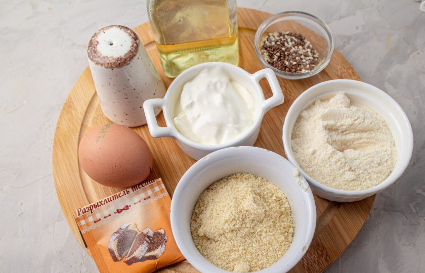 1. Этап. Кето-хлеб в микроволновке: Подготовьте все необходимые ингредиенты для приготовления хлеба.