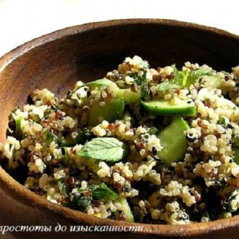 Мятный салат из киноа с зеленью