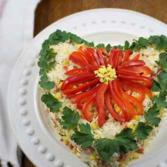 Салат из крабовых палочек с кукурузой