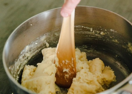 1. Этап. Шу: 3. Тщательно перемешайте все до однородности. Снимите с огня и остудите немного.