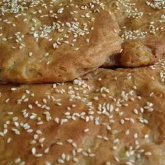 Цельнозерновые луковые лепёшки