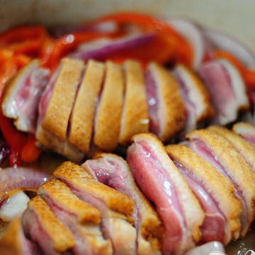 1. Этап. Утка карри по-тайски: Затем, добавьте утку.