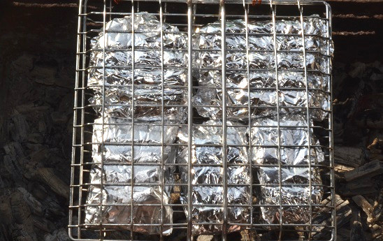 1. Этап. Пеленгас на мангале: Выложите на решетку и отправьте на угли.