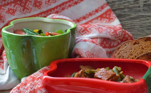 1. Этап. Гуляш со стручковой фасолью: Подать горячим. Приятного аппетита!