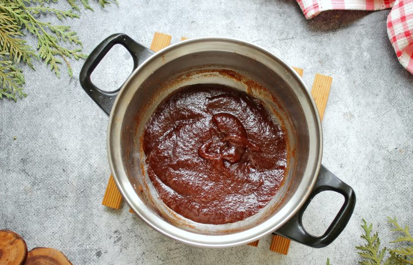 1. Этап. Яблочное масло: Снимите кастрюлю с огня и пробейте все блендером до однородной массы. Готовое 