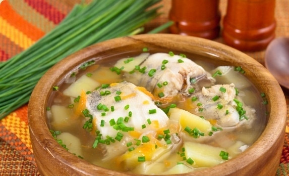 1. Этап. Суп из минтая: Варить еще минут 15, после чего попробовать на соль (добавить, если нужно) и выключить огонь дать настояться, разлить по тарелкам, посыпать зеленью. Вот и все - суп из минтая готов!