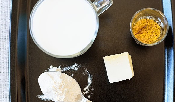 1. Этап. Соус с карри: 1. Подготовьте все ингредиенты.