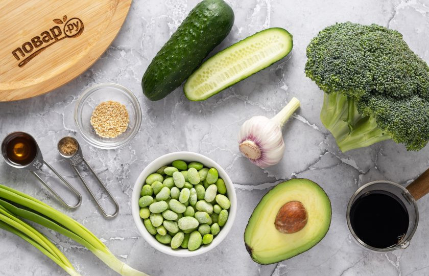 1. Этап. Салат с эдамаме и авокадо: Подготовьте все ингредиенты.