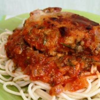 Тушеная курица с подливкой