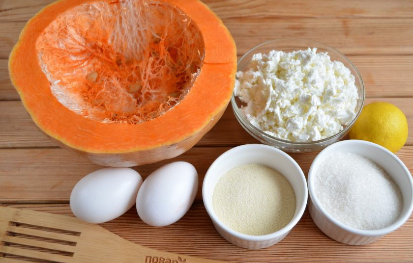 1. Этап. Творожная запеканка в тыкве: Подготовьте большую половинку тыквы и остальные продукты. Приступим!