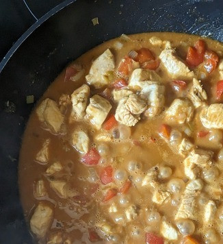 1. Этап. Курино-кокосовый суп по-тайски: При постоянном помешивании потушить минут пять.