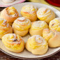 Булочки с заварным кремом и изюмом