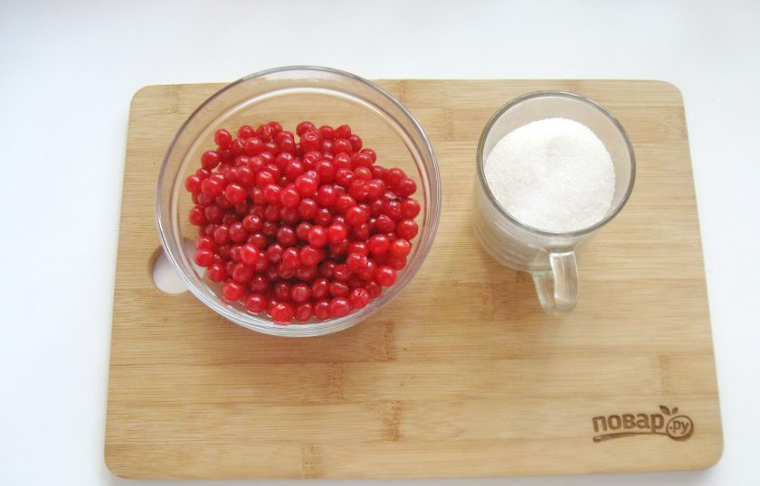 1. Этап. Заготовка калины на зиму: Возьмите калину и сахар.