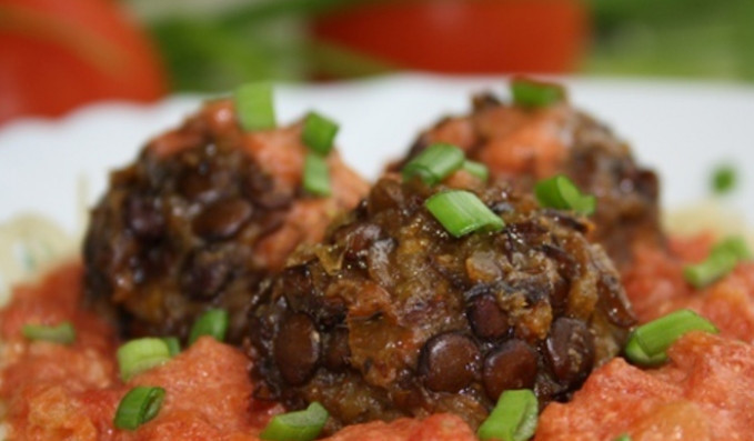 1. Этап. Постные фрикадельки: Подавайте с томатным соусом и гарниром из спагетти. Приятного аппетита!