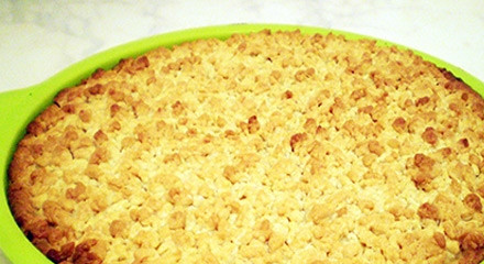 1. Этап. Песочный пирог с творожной начинкой: Выпекаем пирог 50 минут при температуре 180 градусов.