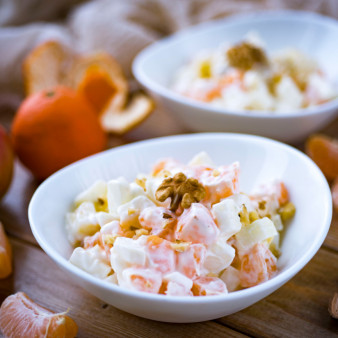 Салат с апельсином, мандарином и яблоком