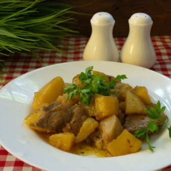 Свинина с картофелем в духовке