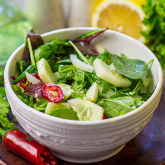 Огурцы с зеленым салатом