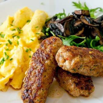 Колбаски из свинины с петрушкой