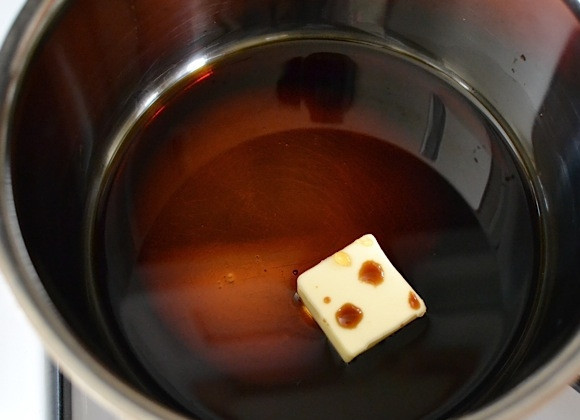 1. Этап. Карамелизированная морковь: 5. Спустя 10 минут выключите огонь и добавьте сливочное масло, перемешайте до его растворения.