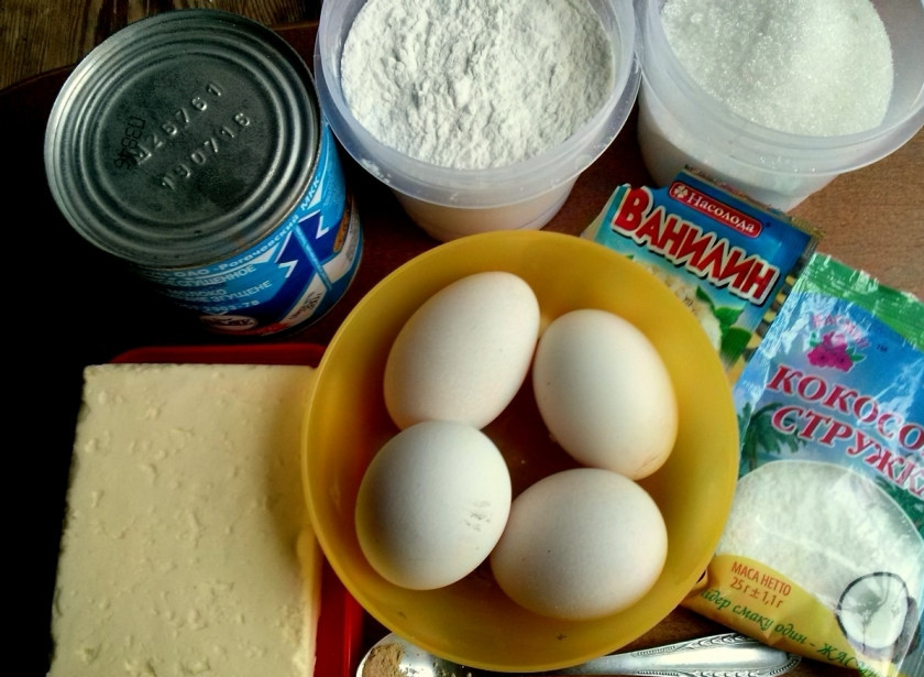 1. Этап. Новогодний кекс Елочка: Подготовьте необходимые ингредиенты для теста и крема.