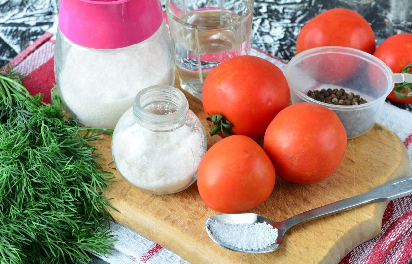 1. Этап. Сладкие помидоры с лимонной кислотой на зиму: Подготовьте все ингредиенты.