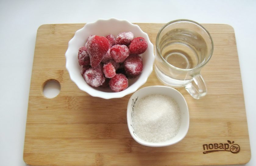 1. Этап. Компот из замороженой клубники: Подготовьте ингредиенты для компота.