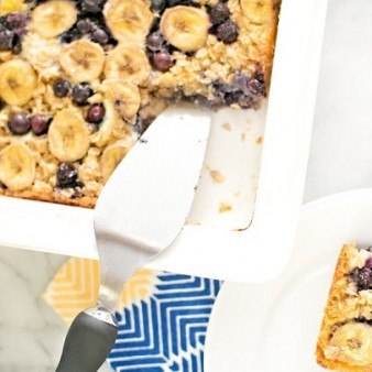 Овсяный пирог с бананами и черникой