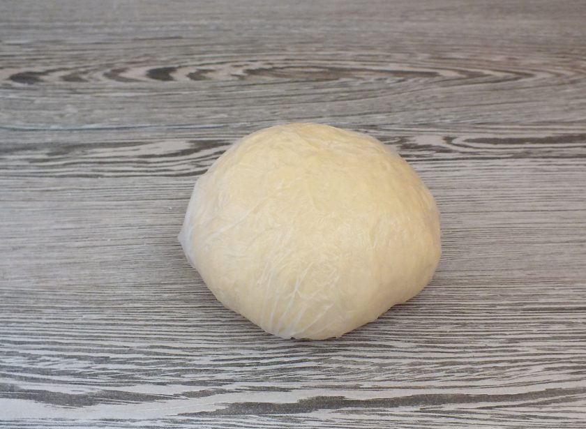 1. Этап. Тесто для лазаньи в хлебопечке: Переложите тесто в целлофановый пакет и уберите в холодильник на 30 минут.