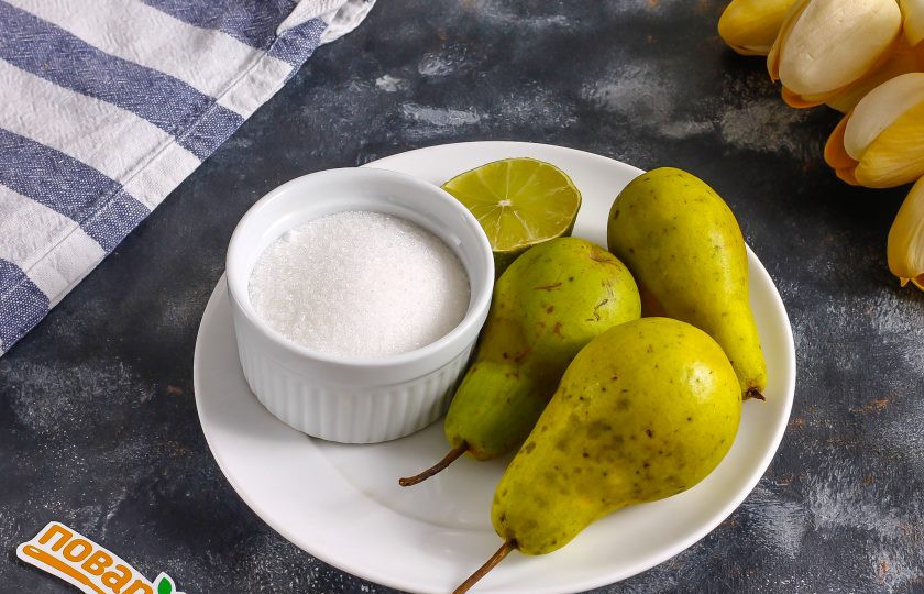 1. Этап. Варенье из груши дички: Подготовьте указанные ингредиенты. Груши выбирайте более спелые, но не мягкие.