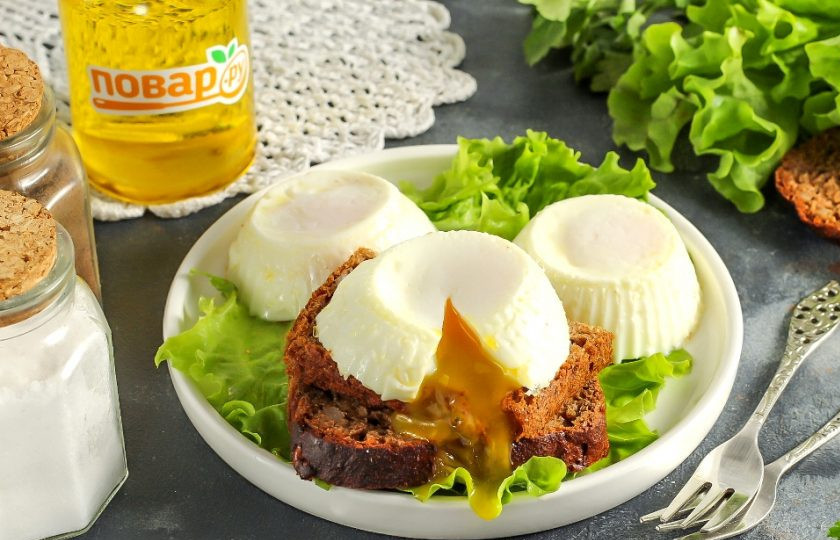 1. Этап. Яйцо пашот в силиконовой форме: Подавайте яйца пашот к столу горячими с любыми блюдами.