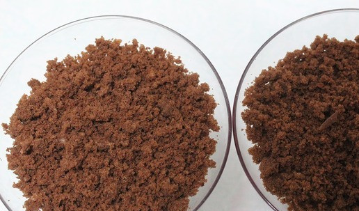 1. Этап. Шоколадный торт Для тебя: Сверху выложить бисквитную крошку.