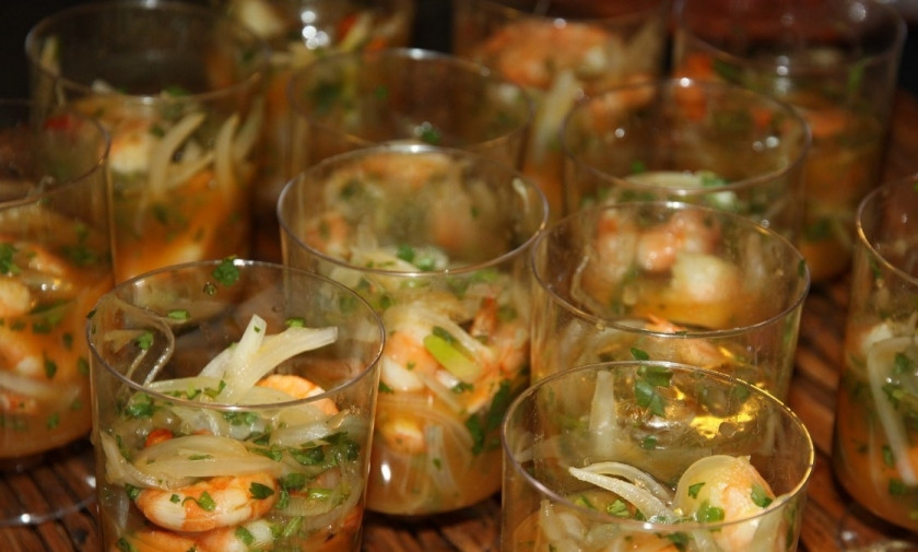 1. Этап. Севиче из креветок: Оставьте закуску на 6 часов в холодильнике. Потом подавайте её с нарезанной кинзой. Приятной дегустации!