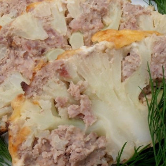 Цветная капуста, фаршированная фаршем