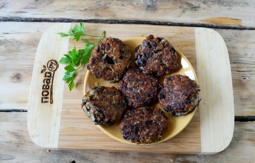 1. Этап. Котлеты из баклажанов с грибами: Котлетки из баклажанов с грибами готовы. Подавайте с любым гарниром и приятного аппетита!