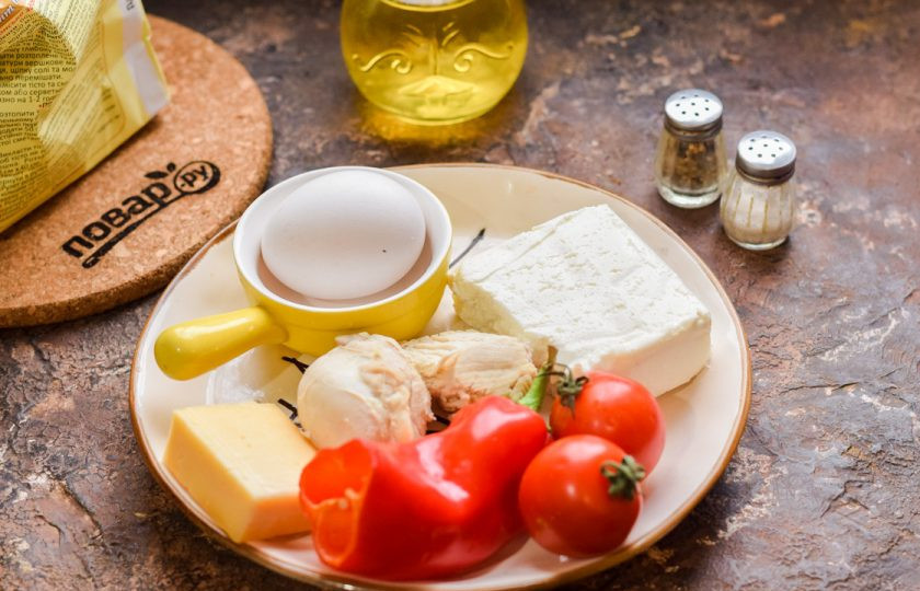 1. Этап. ПП пицца на творожном тесте: Подготовьте ингредиенты.