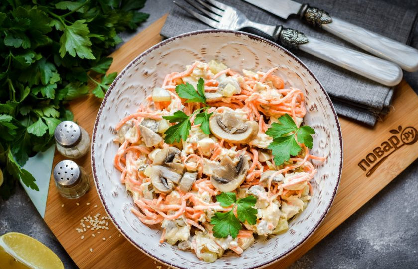 1. Этап. Салат с курицей и маринованными шампиньонами: Приятного аппетита!