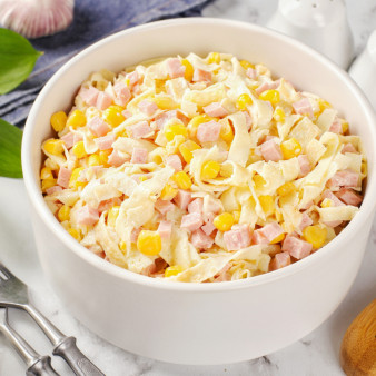 Салат с яичными блинчиками