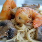 Спагетти с креветками и грибами