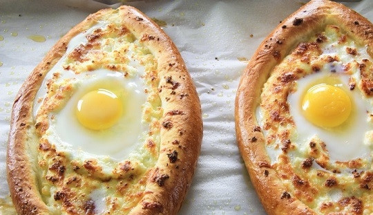 1. Этап. Хачапури по-грузински с сыром: 13. Отправьте хачапури обратно в духовку еще минут на 5. Приятного аппетита!