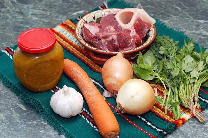 1. Этап. Суп с говядиной и рисом: Ингредиенты подготовьте.