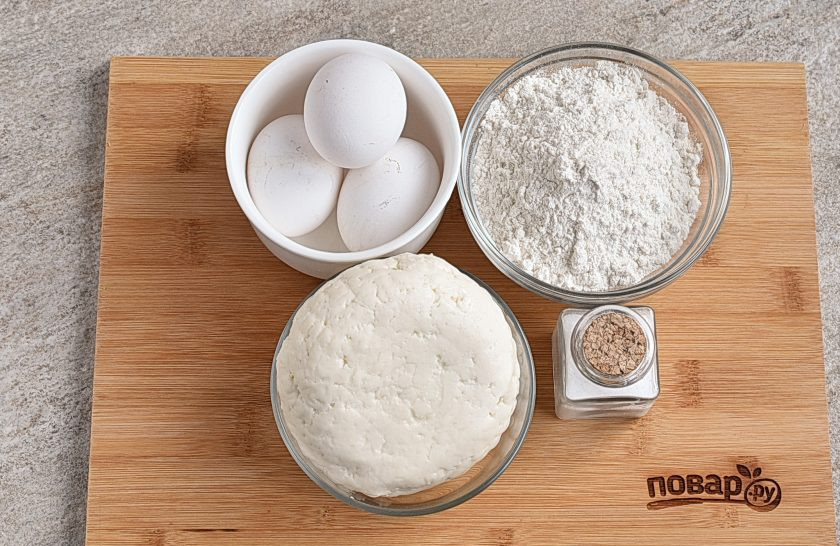 1. Этап. Вареники с адыгейским сыром: Подготовьте ингредиенты.
